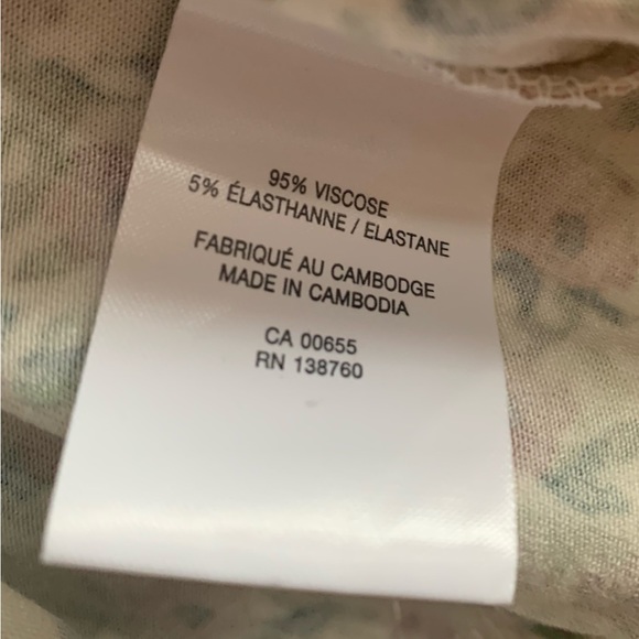 New with Tags Reitmans signature flowy blouse - Picture 6 of 6